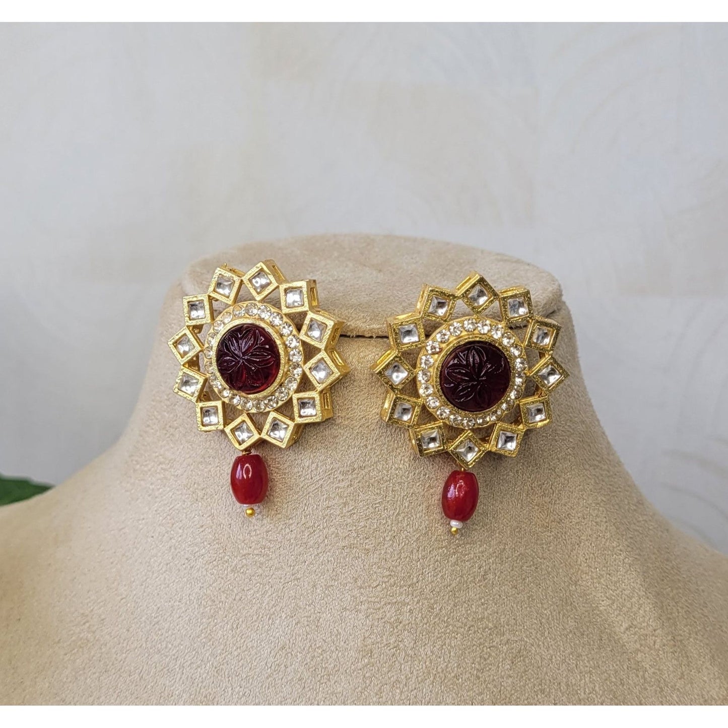 MAROON AASHI CHOKER