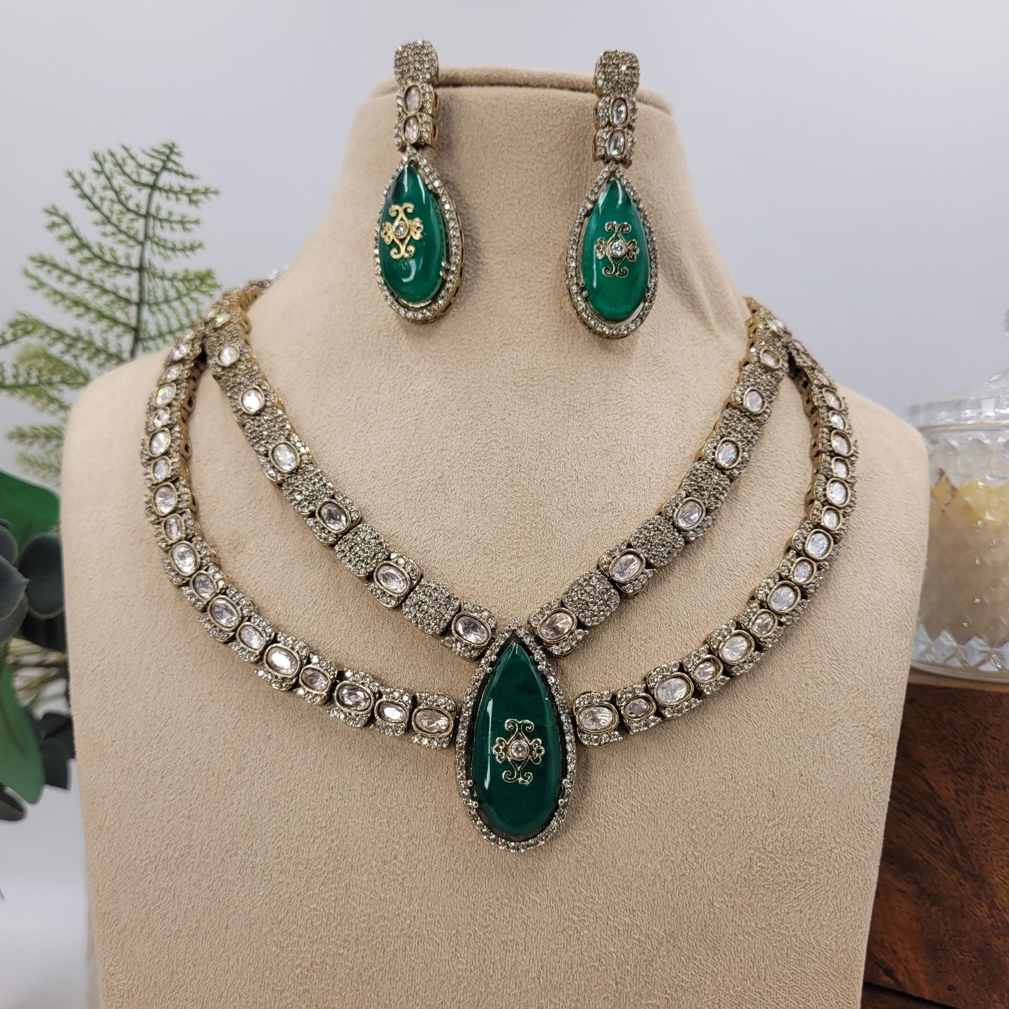 GREEN APARNA NECKLACE SET