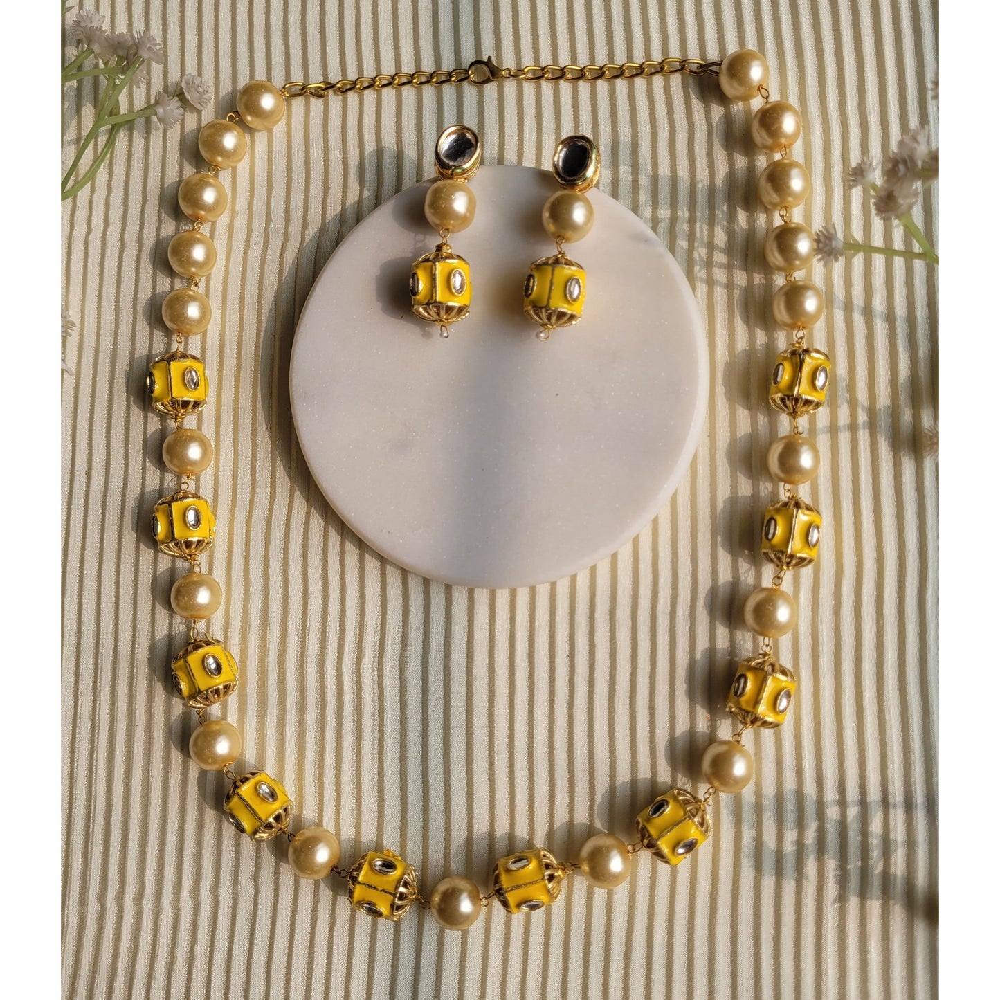 YELLOW MIRANDA NECKLACE
