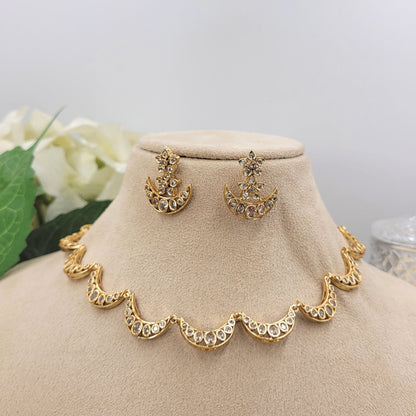 GOLDEN NYARA NECKLACE SET